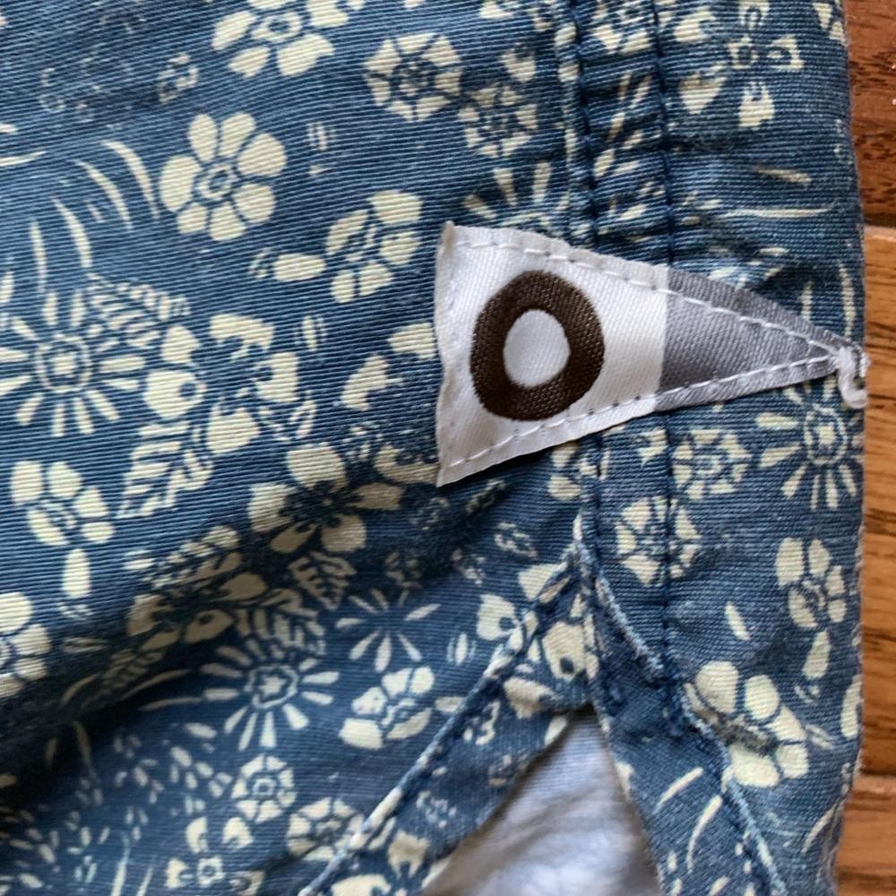 Men’s Mollusk floral board shorts trunks - Picture 2 of 4